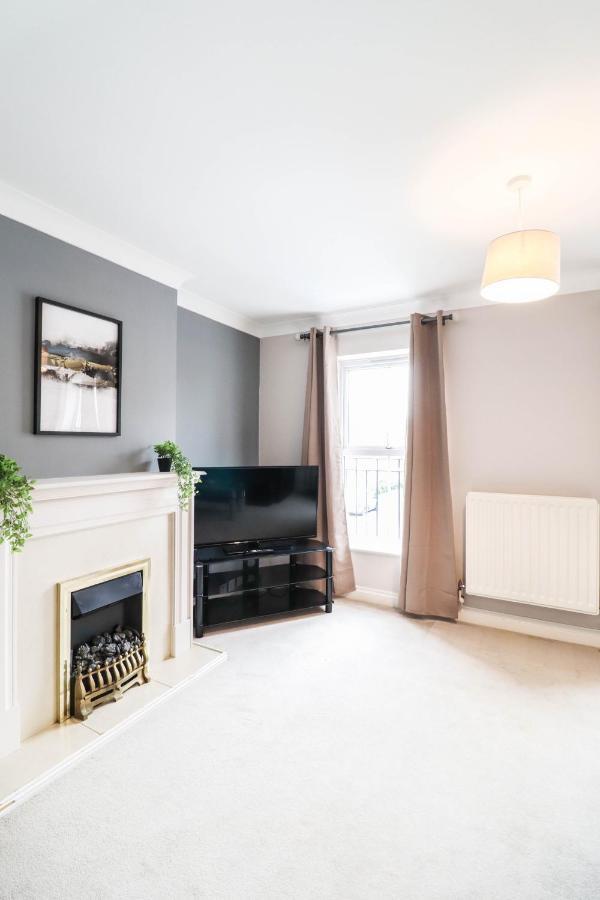 Comfortable 4-Bedroom Home With Free Wifi And Driveway Holiday home *
