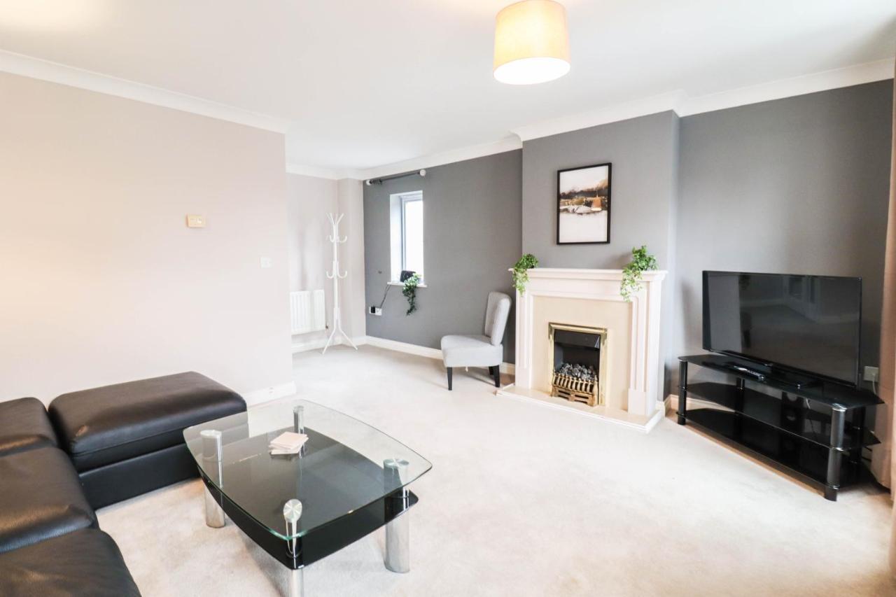 Comfortable 4-Bedroom Home With Free Wifi And Driveway Holiday home