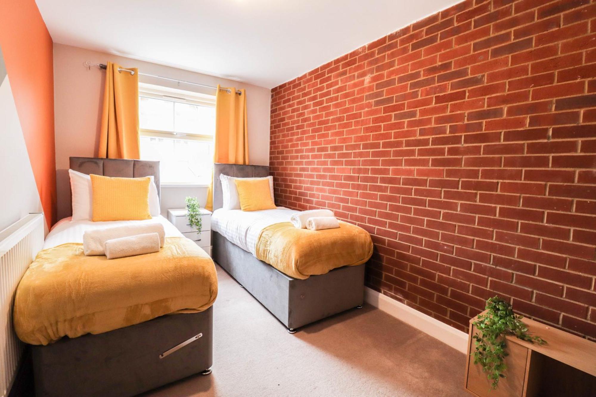 Holiday home Comfortable 4-Bedroom Home With Free Wifi And Driveway Hillingdon