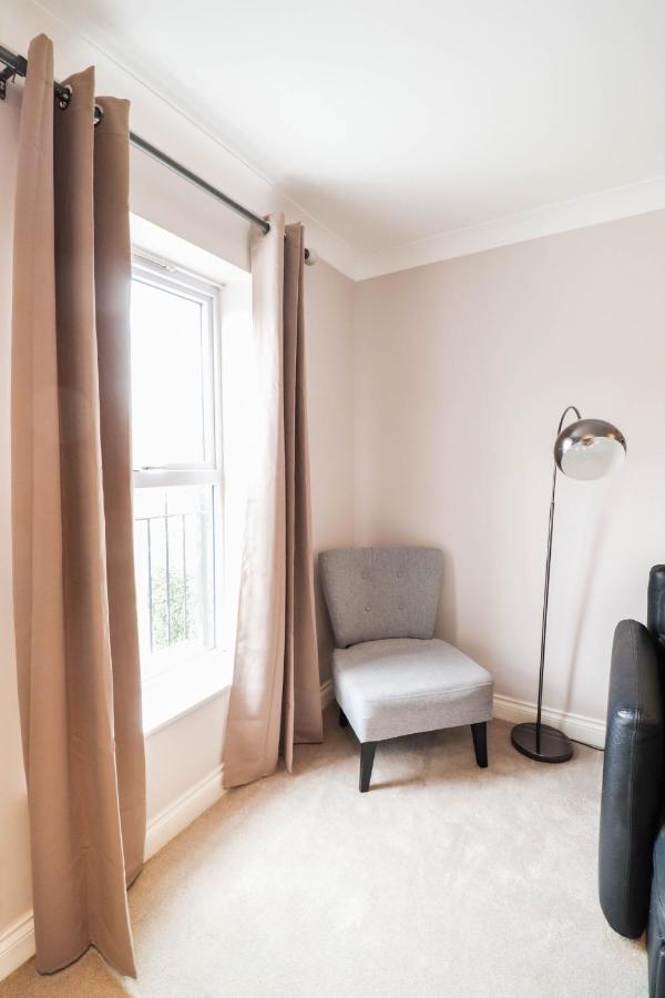 Comfortable 4-Bedroom Home With Free Wifi And Driveway * Hillingdon