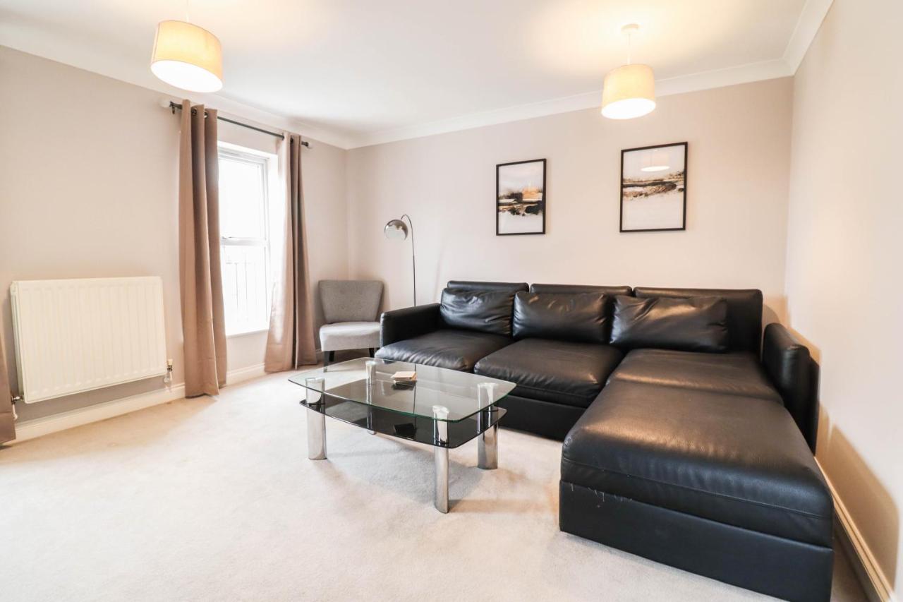 Comfortable 4-Bedroom Home With Free Wifi And Driveway Holiday home