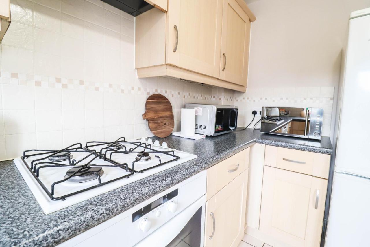 Comfortable 4-Bedroom Home With Free Wifi And Driveway Holiday home