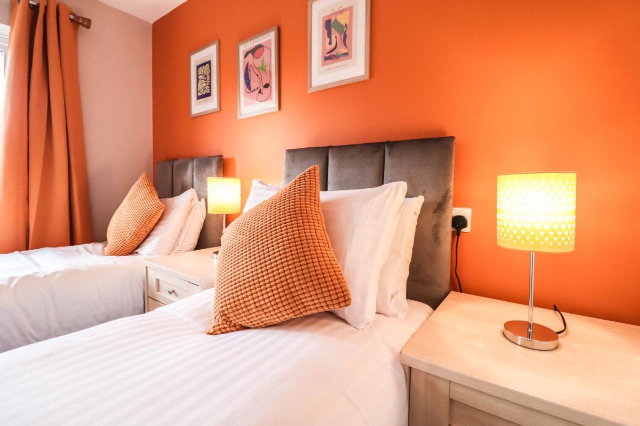 Holiday home Comfortable 4-Bedroom Home With Free Wifi And Driveway Hillingdon