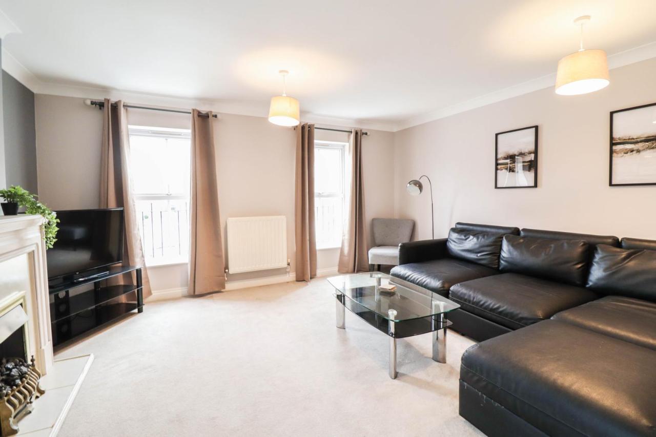 Comfortable 4-Bedroom Home With Free Wifi And Driveway * Hillingdon
