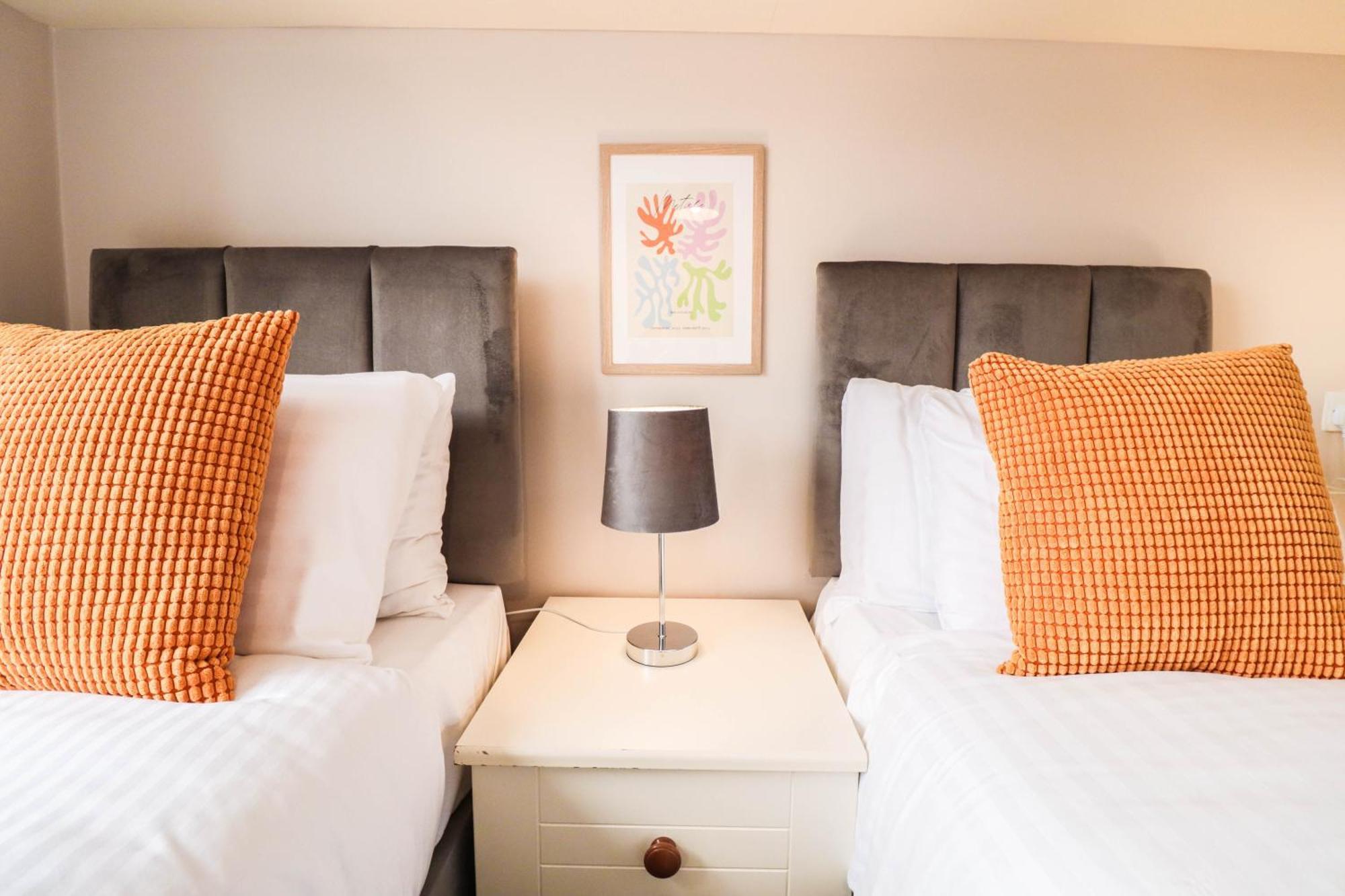 Holiday home Comfortable 4-Bedroom Home With Free Wifi And Driveway