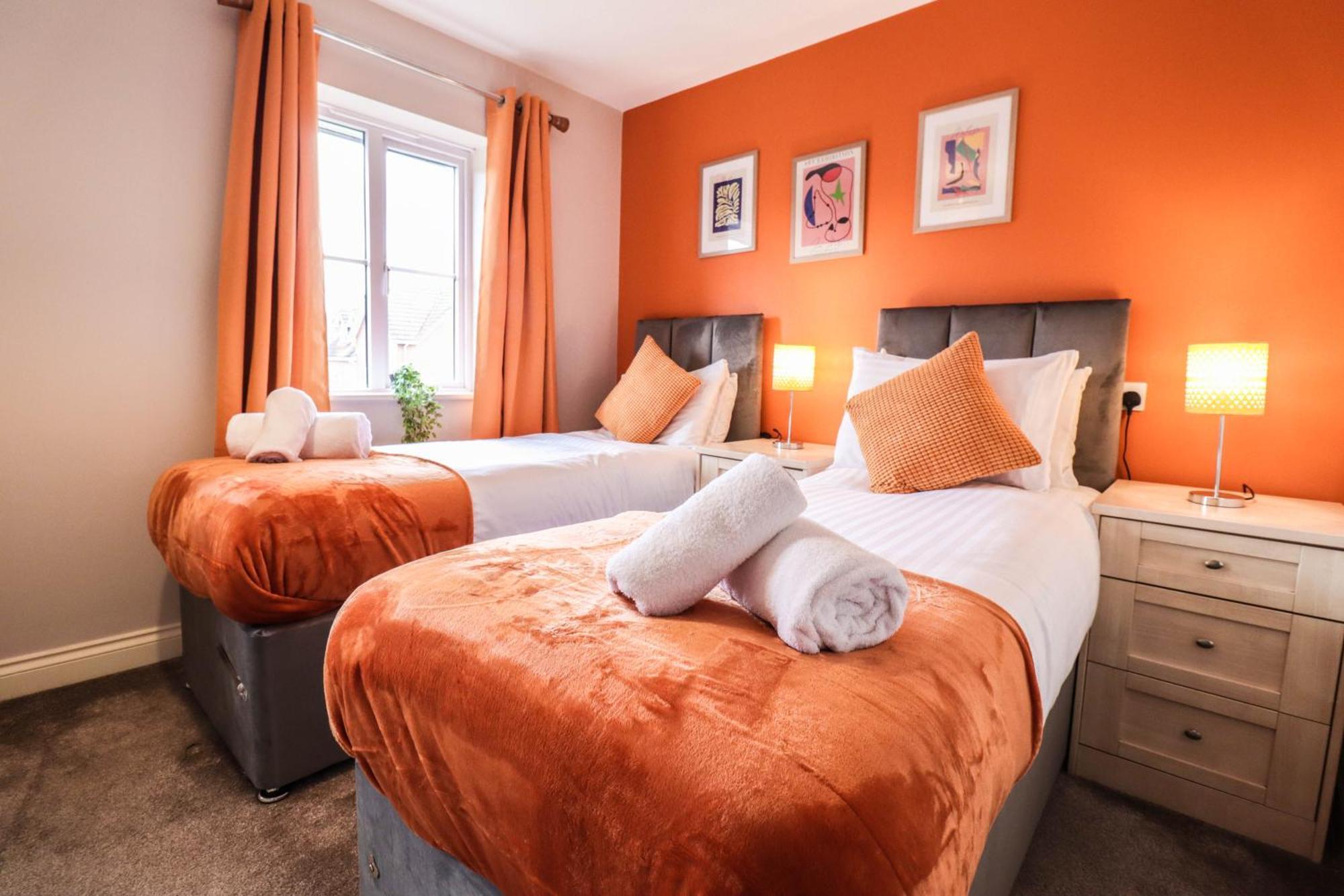 Holiday home Comfortable 4-Bedroom Home With Free Wifi And Driveway